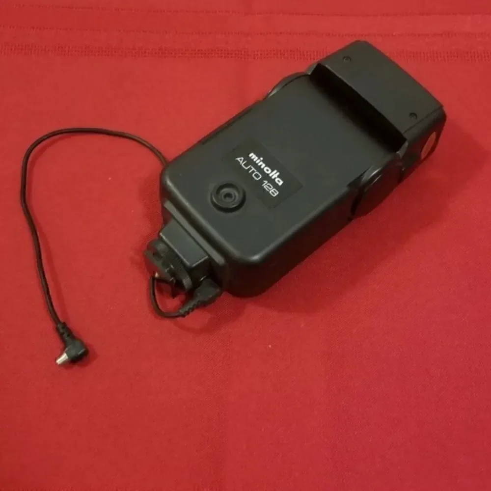 Minolta Auto 128 Shoe Mount Flash with cord